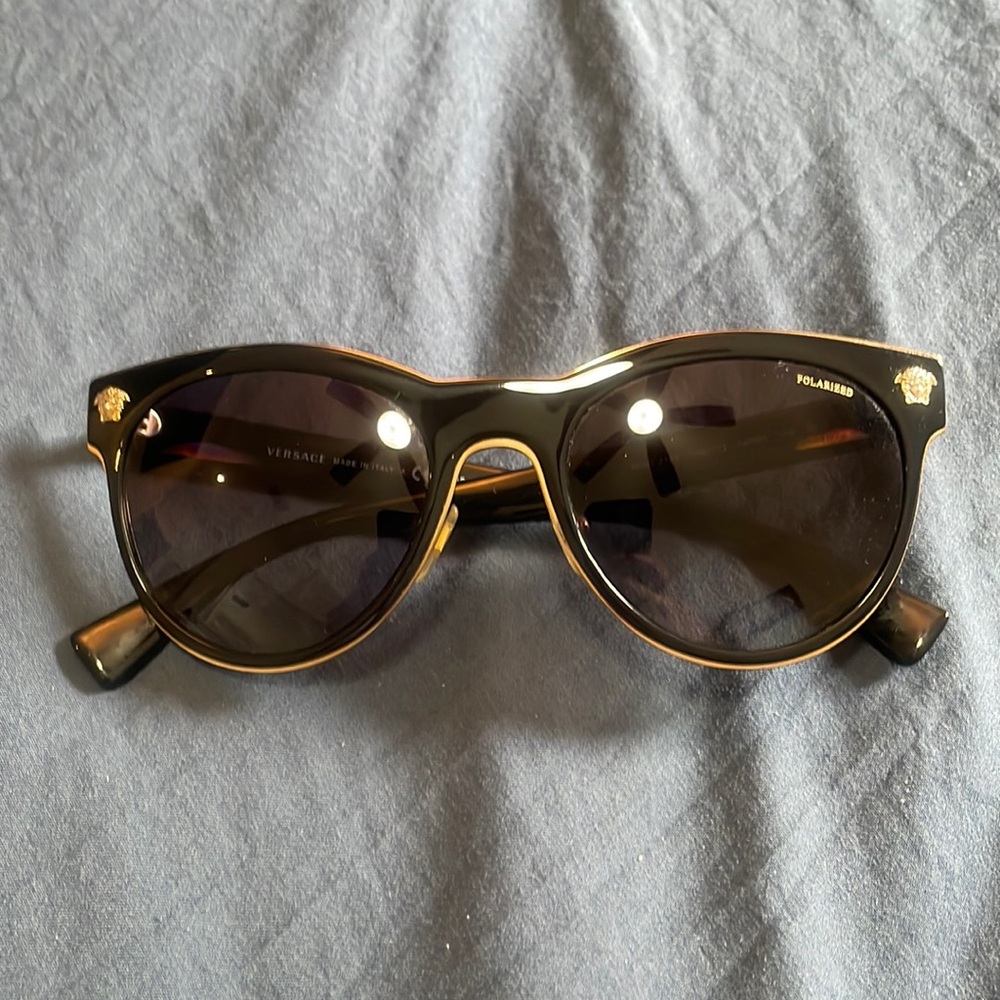 VERSACE sun glasses, New no scratches!
